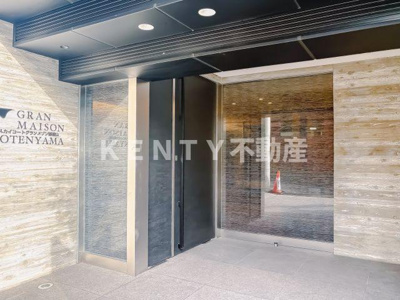 【エントランス】 | スカイコートグランメゾン御殿山 | 建物の内部です