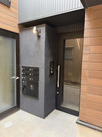 グランニール南浦和のエントランス