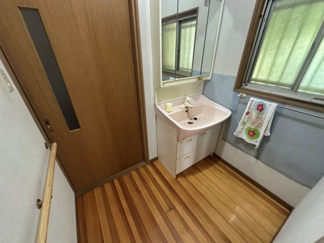 山川町戸建の独立洗面台