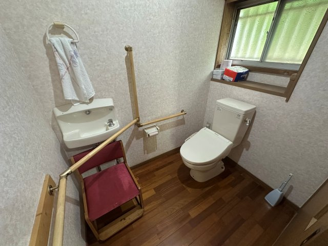 山川町戸建のトイレ