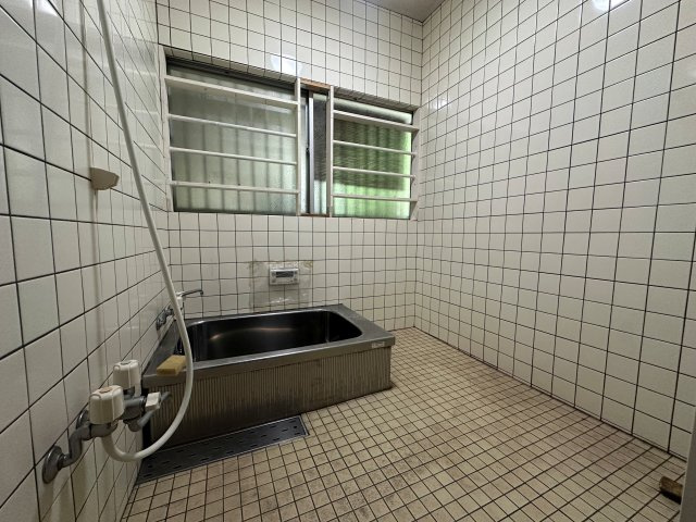 山川町戸建の浴室