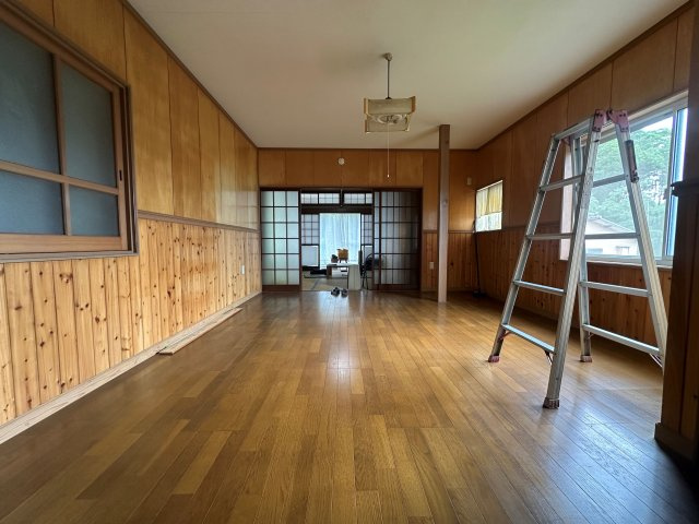 山川町戸建の洋室
