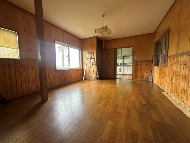 山川町戸建の洋室
