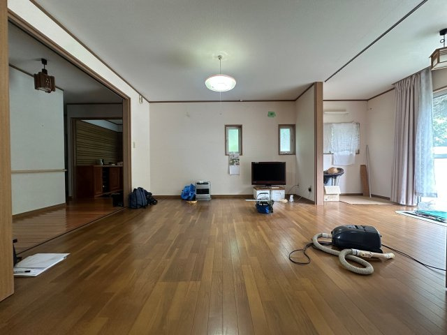 山川町戸建の洋室