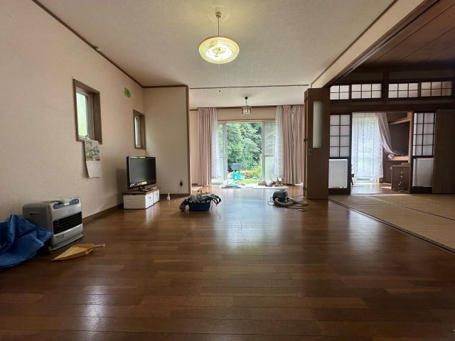 山川町戸建の洋室
