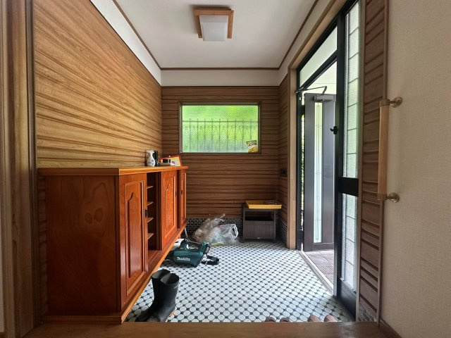 山川町戸建の玄関