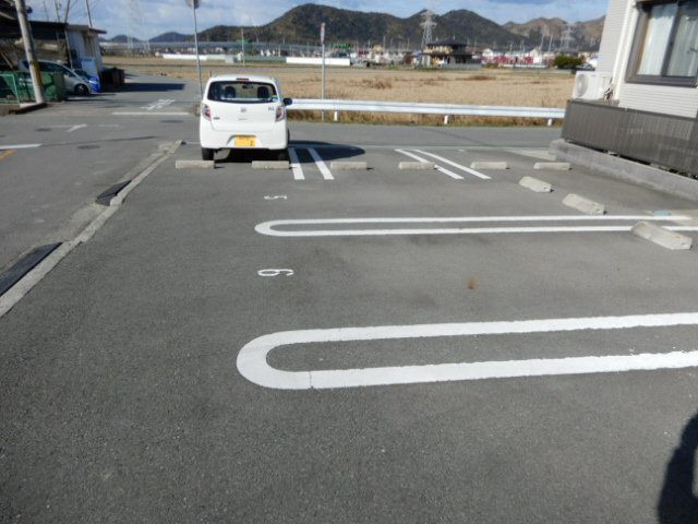 グランドソレーユの駐車場