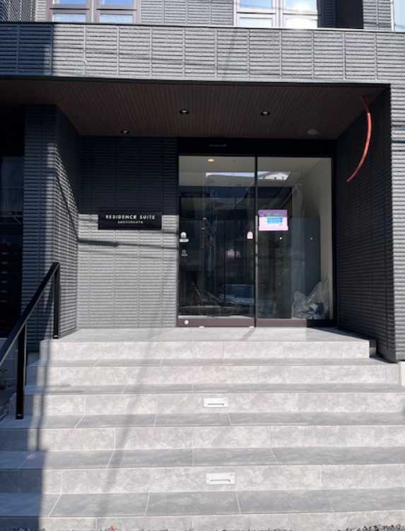 RESIDENCESUITESANGENJAYA　新築　旭化成施工　ネット無料のエントランス