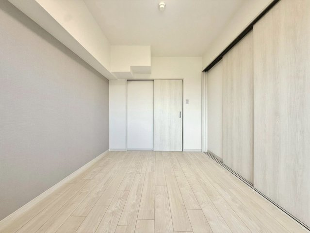 ロイヤルヒルズ上大岡の洋室|住まう方のライフスタイルに寄り添う、使い勝手の良い居室設計が魅力です。
