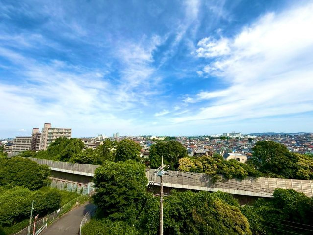 ロイヤルヒルズ上大岡の展望|空を身近に感じる開放感あふれる眺望