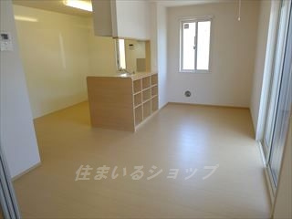 コーポラスヤナセⅢ　Ａ棟の居間・リビング|人気の対面キッチン