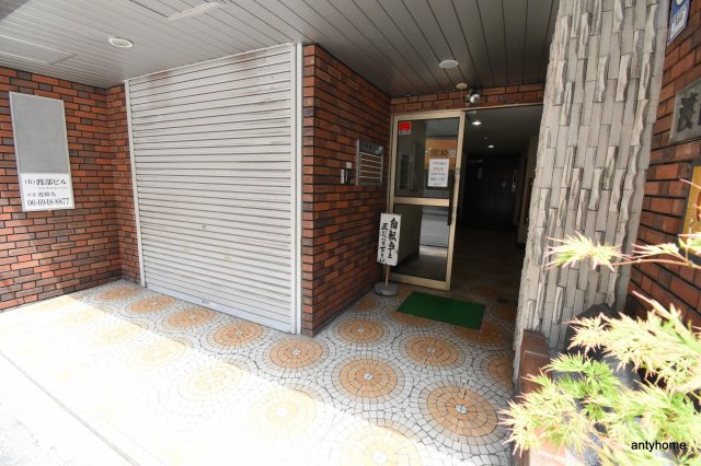 第一渡部ビル　仲介手数料無料のエントランス