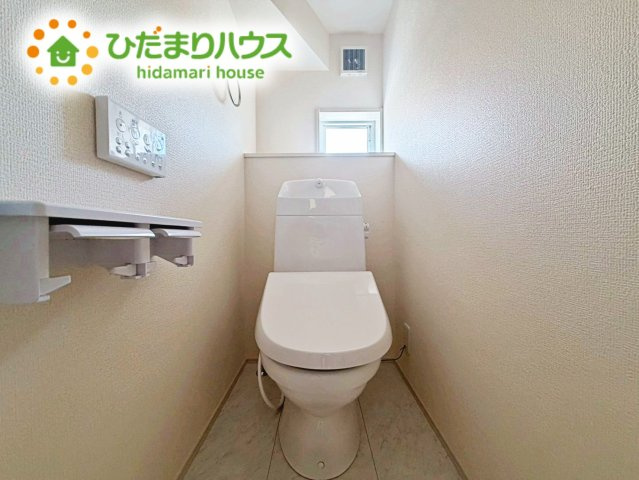 いわき市久ノ浜町第4　新築戸建　1号棟のトイレ|温水洗浄便座なら、年中温かいので、安心して座ることができます。さらに、身体が冷えることもないため、便座カバーを付ける必要もありません。