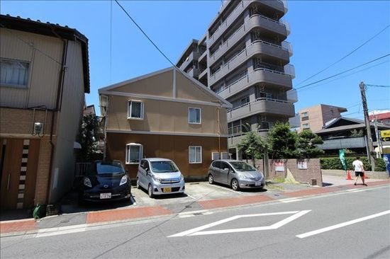 熊本市中央区坪井１丁目のアパートの駐車場