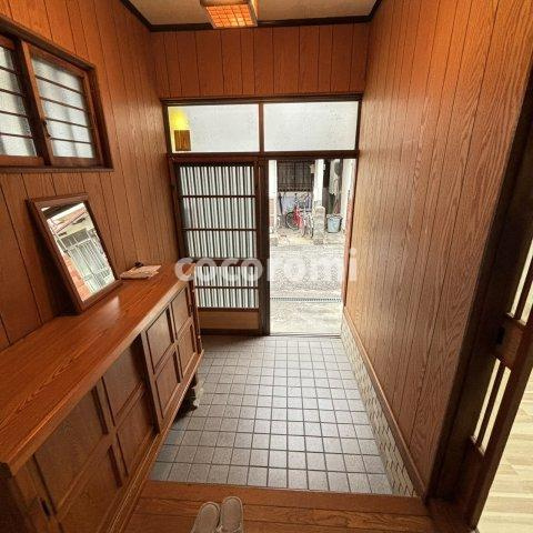 守口市梶町戸建の玄関