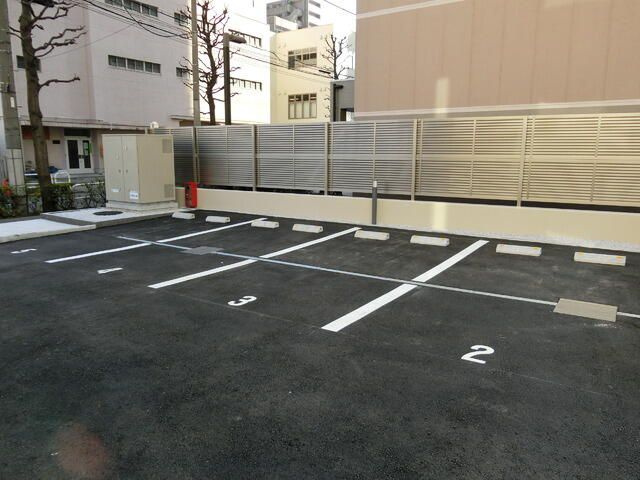 パークハビオ目黒リバーサイドの駐車場