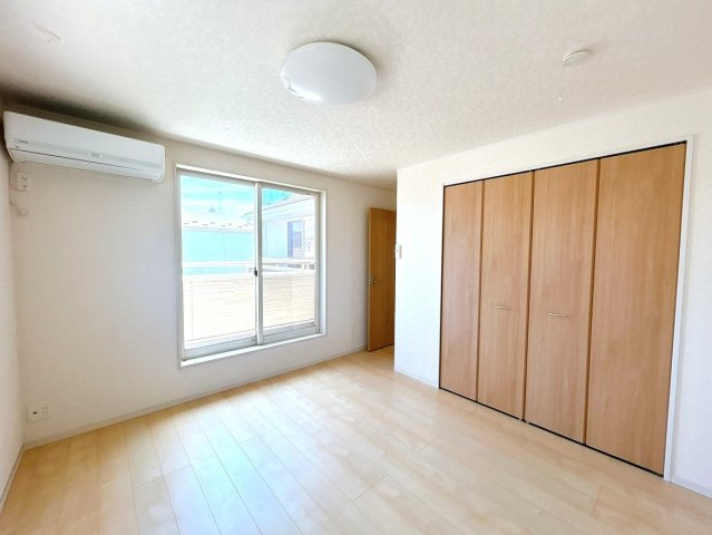八戸市大字新井田字長塚の洋室|2階東側約7.5帖洋室の写真です。