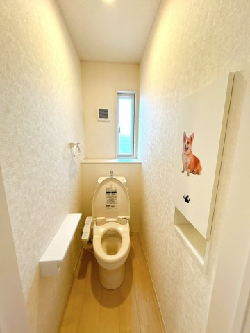 八戸市大字新井田字長塚のトイレ|2階トイレの写真です。