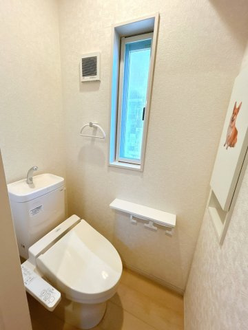 八戸市大字新井田字長塚のトイレ|1階トイレの写真です。