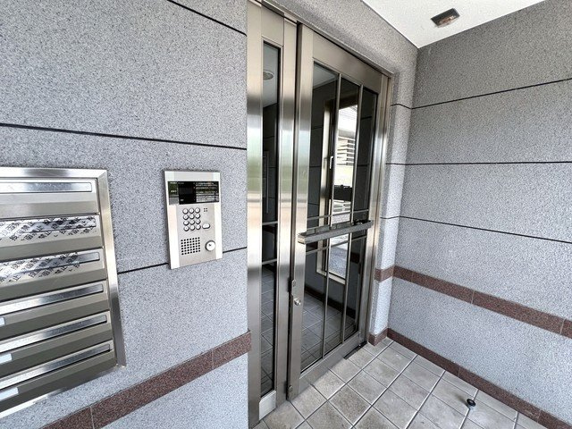 フルハウスのその他共用部分|毎日通る玄関はこちらです