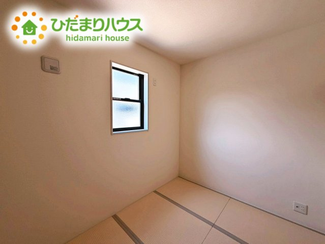 いわき市久之浜町第4　新築戸建　2号棟の和室|小さなお子さまのいる方におすすめ！リビング横の和室でお子様が遊んでる様子も確認できます(^^)/