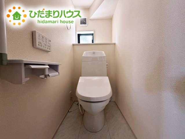 いわき市久之浜町第4　新築戸建　2号棟のトイレ|温水洗浄便座なら、年中温かいので、安心して座ることができます。さらに、身体が冷えることもないため、便座カバーを付ける必要もありません。