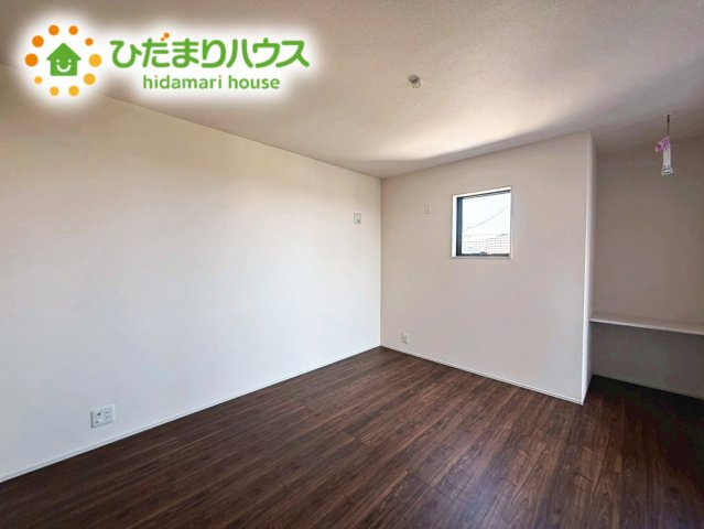 いわき市久之浜町第4　新築戸建　2号棟の寝室|主寝室は広々していて安らげる空間に。大きな窓から光が差し込み、朝の目覚めも良さそう♪