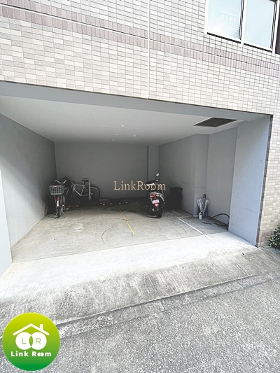 Est　Soleil（エスト　ソレイユ）の駐車場