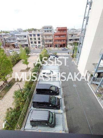 トラープランド翠命館の駐車場