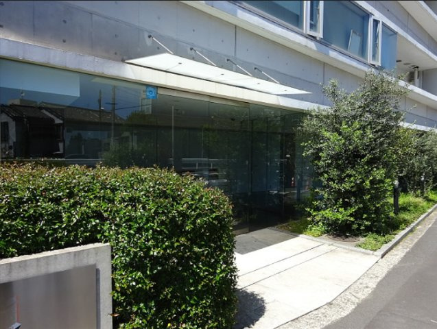 イプセ学芸大学のエントランス