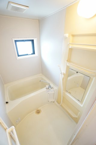 【浴室】 | ステジュアンB | ※同物件、同タイプ、間取り反転のお部屋です