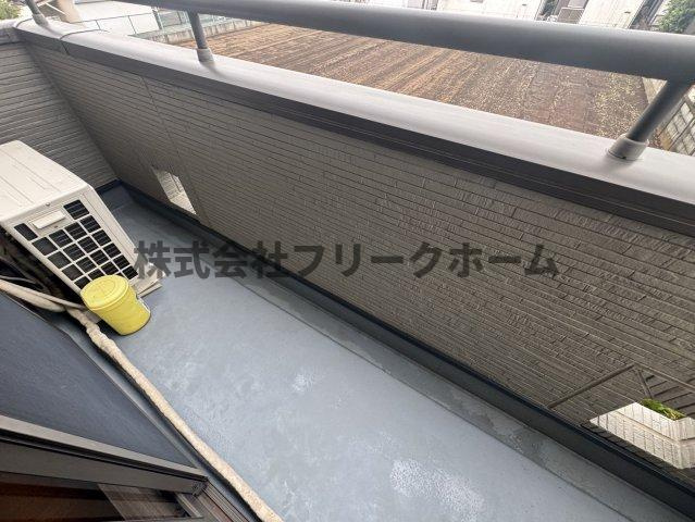 三鷹市牟礼６丁目のアパートのバルコニー