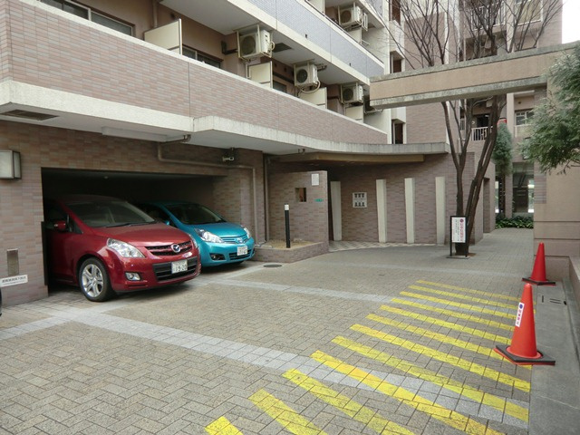 パラシオ塚本II　2号館の駐車場