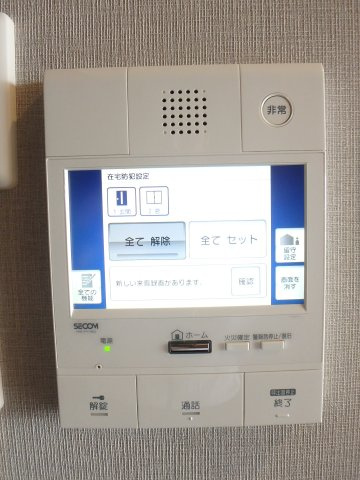 クレアホームズ上之園社の邸の防犯設備|モニター付インターフォン/不在時・就寝時も安心の、住戸内ホームセキュリティを標準設備。