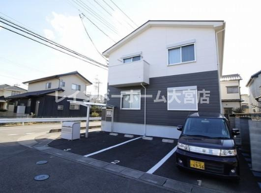アムール　クローバーの駐車場