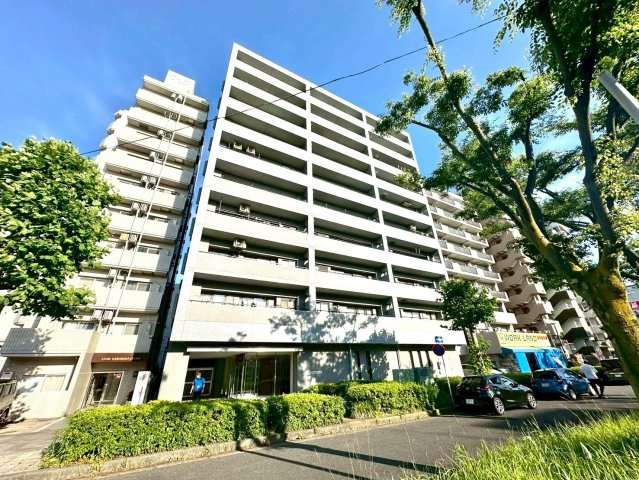 ドエル横浜鶴見の外観|ドエル横浜鶴見は東急建設の施工で1999年3月に竣工したマンションです。駅近の立地と、充実した生活利便性が魅力の分譲マンションとなっております。