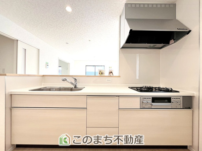 【キッチン】 | 古河市駒羽根第2　1号棟 | 同社施工物件写真。※建具やフローリング、その他仕様が異なる場合がございます。
