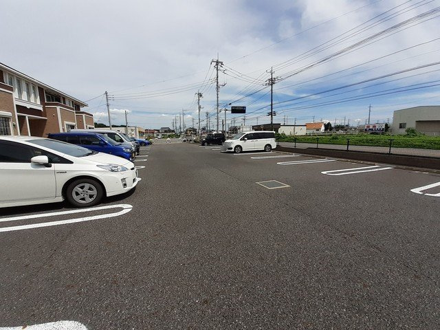 ブリランテ　Ⅱの駐車場|駐車スペースもあります