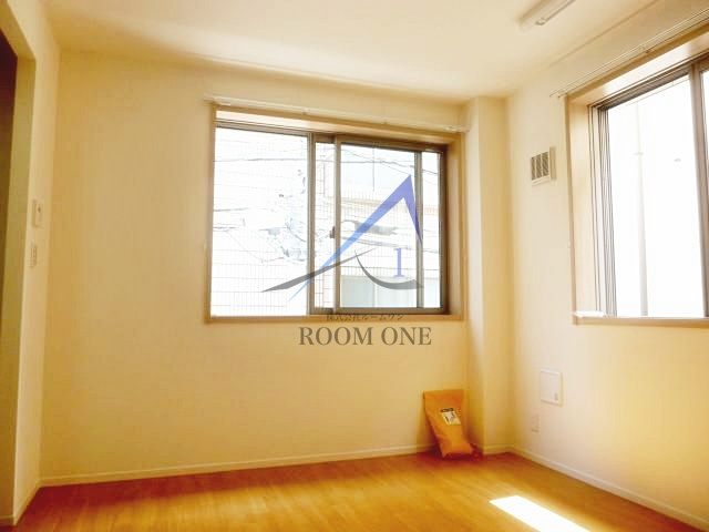 Ｃｌａｉｒ　Ｏｗｌｅｔ　クレールオウレットの居間・リビング|洋室のお部屋です。