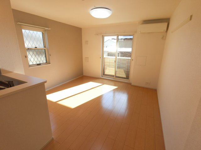 【居間・リビング】 | ※角部屋のお写真となります。