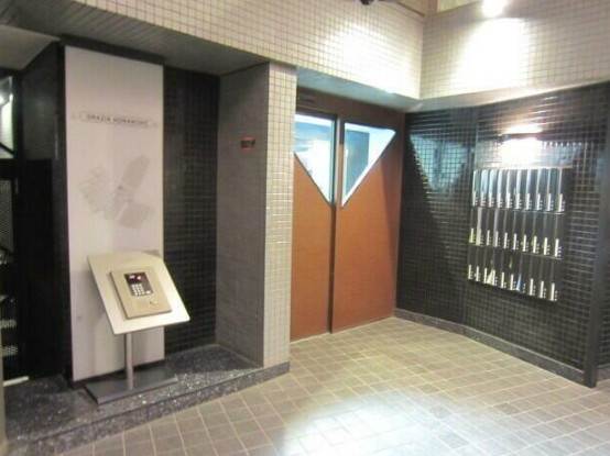 グラツィア方南町のロビー