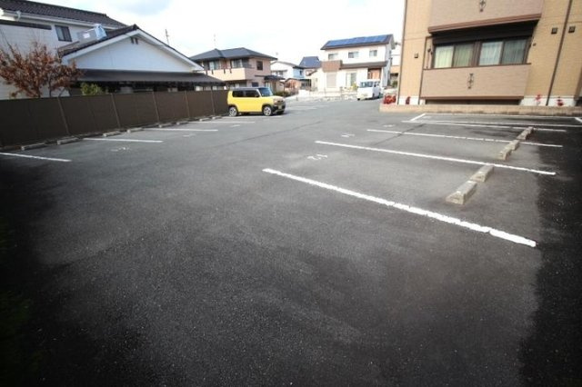 カランドリエの駐車場|駐車スペースもあります☆