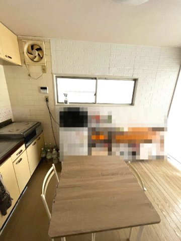 常松1丁目の居間・リビング|たっぷりの陽射しを確保する2面採光です