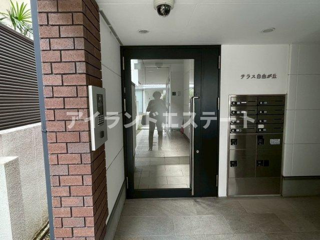 テラス自由が丘　女性限定　宅配BOX　駅近のエントランス