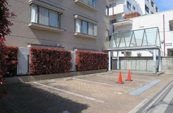 カステーオ目黒原町の駐車場
