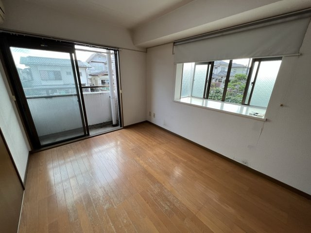 千葉県我孫子市青葉台２丁目　１棟マンションの洋室