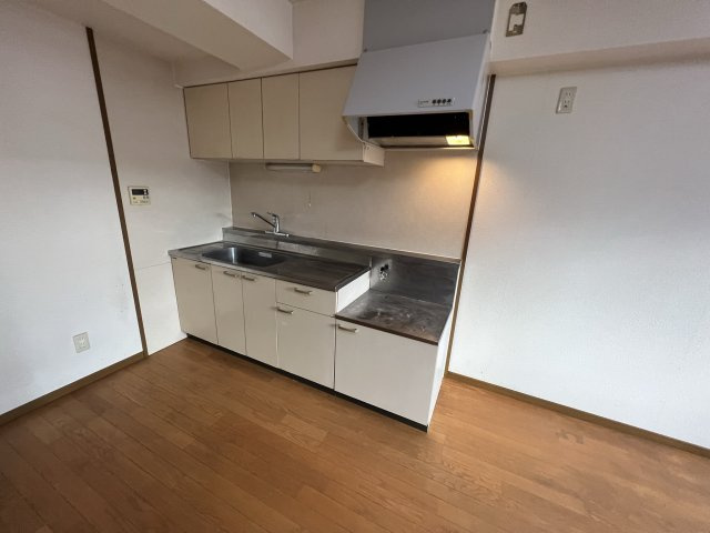 千葉県我孫子市青葉台２丁目　１棟マンションのキッチン
