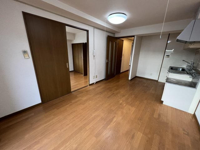 千葉県我孫子市青葉台２丁目　１棟マンションの居間・リビング
