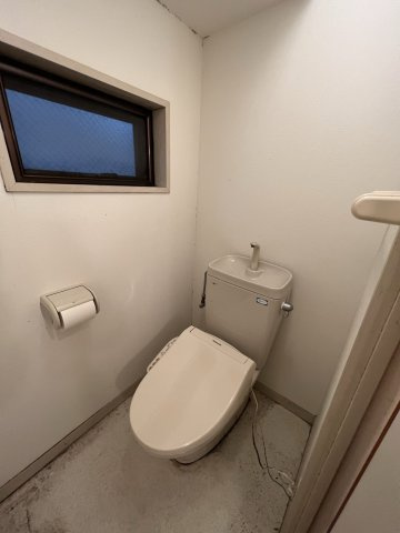 千葉県我孫子市青葉台２丁目　１棟マンションのトイレ