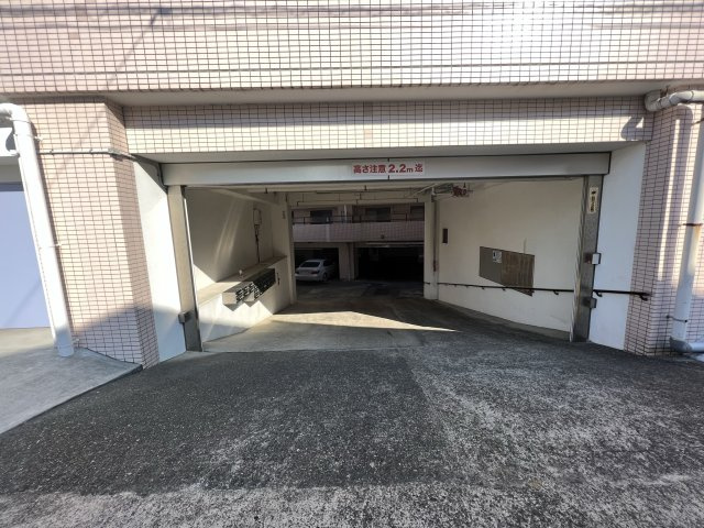 千葉県我孫子市青葉台２丁目　１棟マンションの駐車場